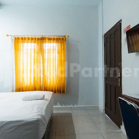 Teratai Guesthouse At Rs Adam Malik Medan Mitra Reddoorz ภายนอก รูปภาพ