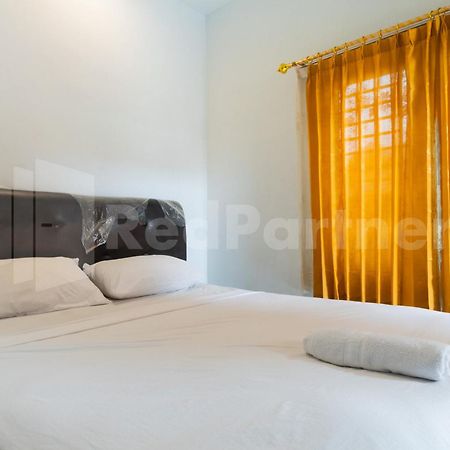 Teratai Guesthouse At Rs Adam Malik Medan Mitra Reddoorz ภายนอก รูปภาพ