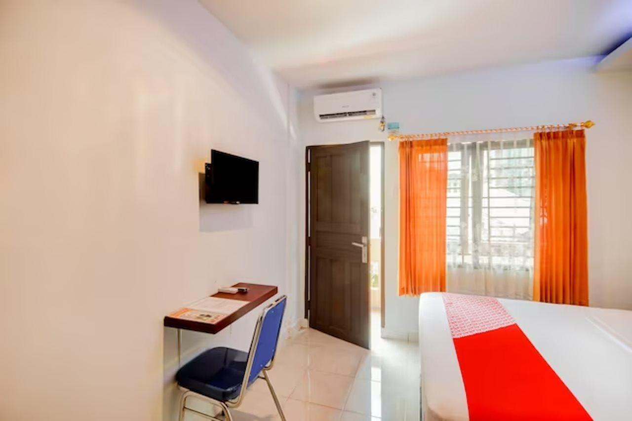 Teratai Guesthouse At Rs Adam Malik Medan Mitra Reddoorz ภายนอก รูปภาพ