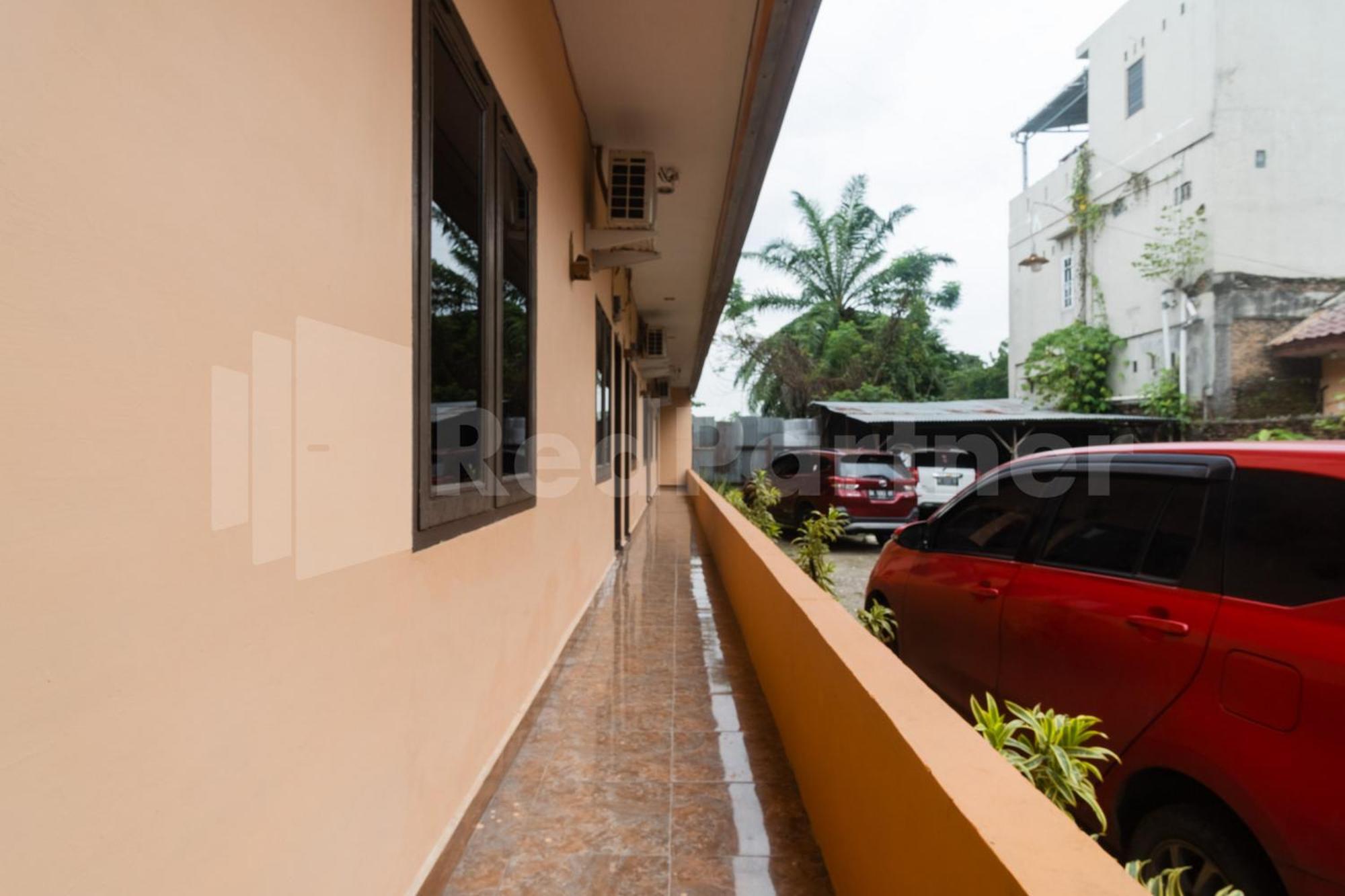 Teratai Guesthouse At Rs Adam Malik Medan Mitra Reddoorz ภายนอก รูปภาพ