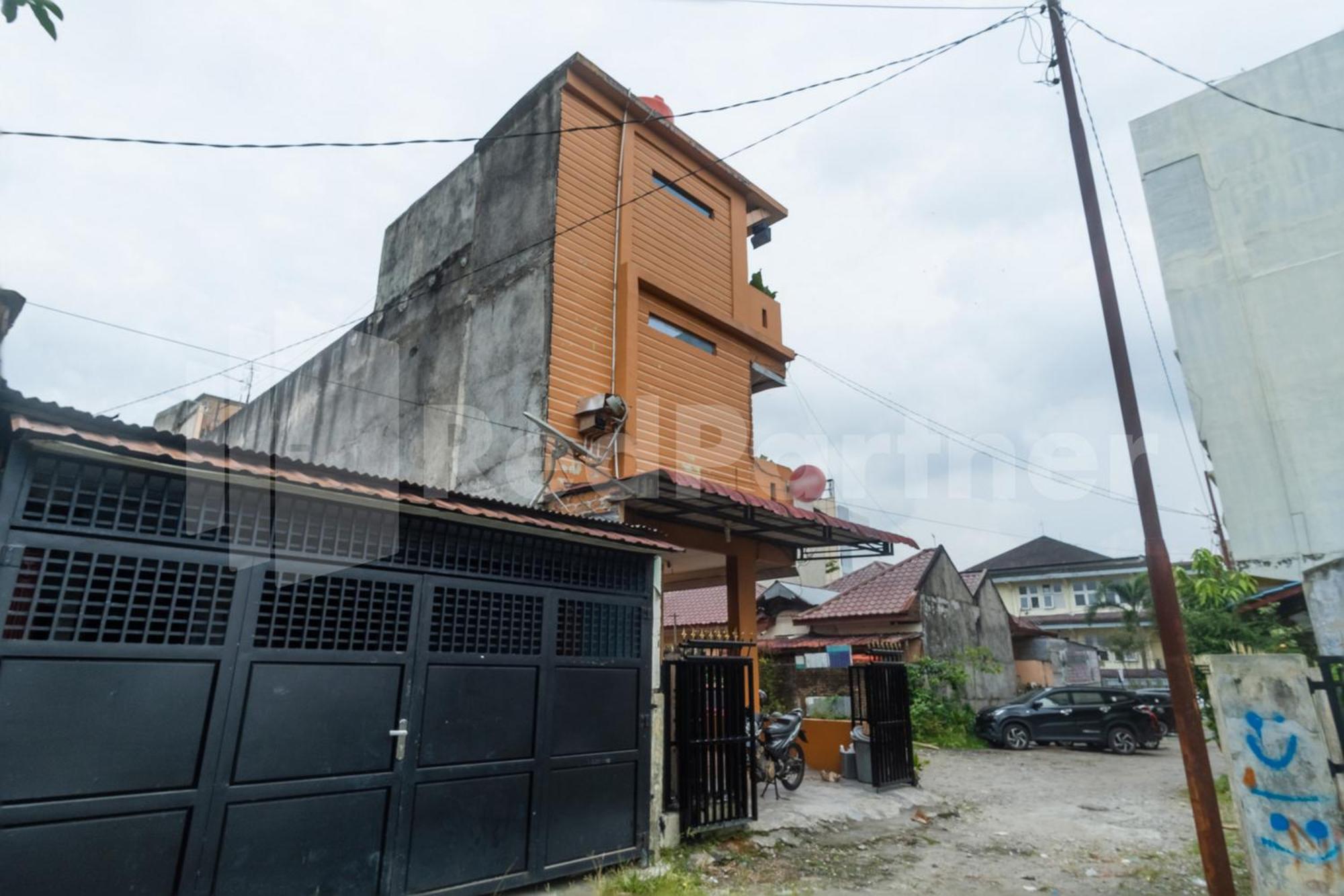 Teratai Guesthouse At Rs Adam Malik Medan Mitra Reddoorz ภายนอก รูปภาพ