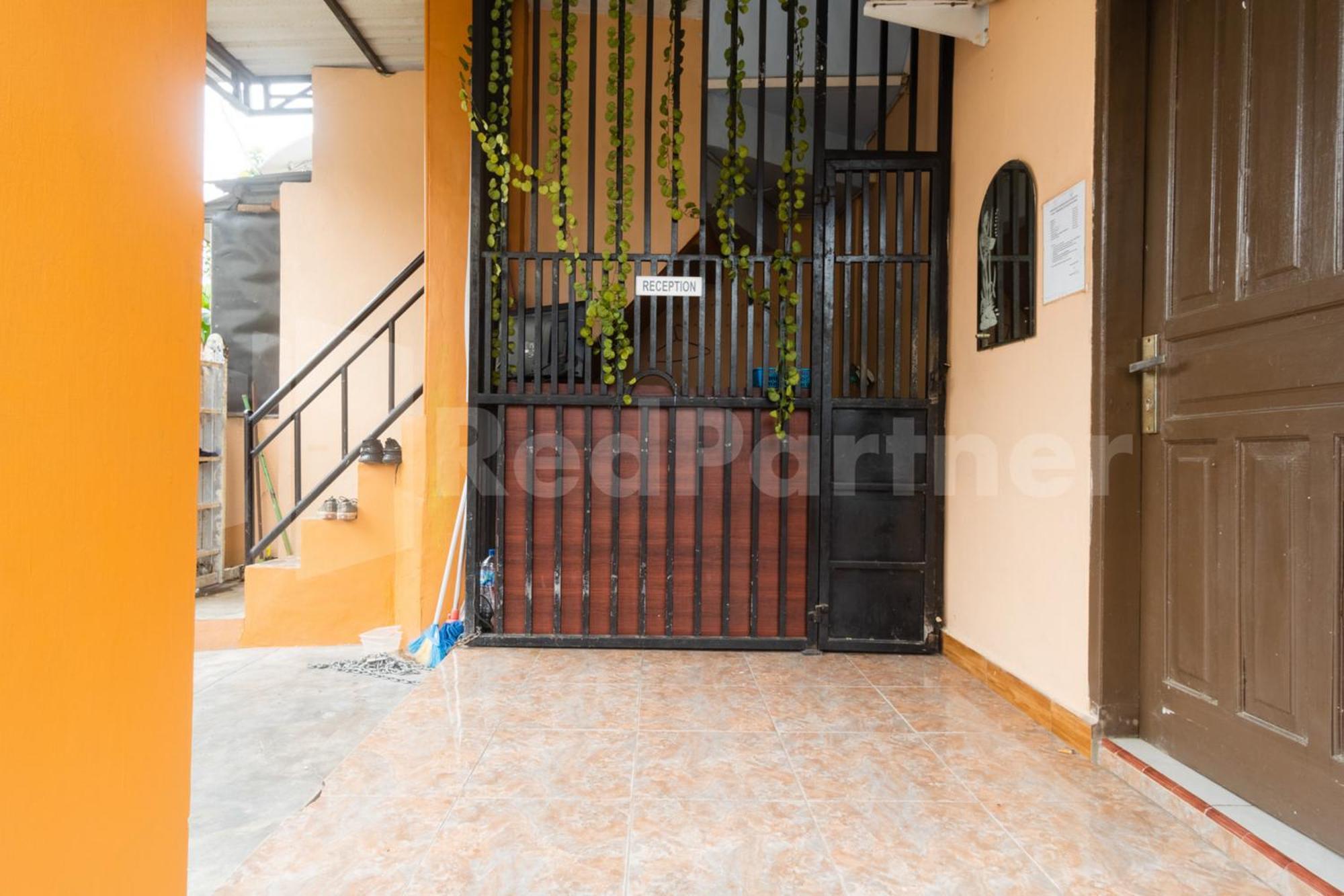Teratai Guesthouse At Rs Adam Malik Medan Mitra Reddoorz ภายนอก รูปภาพ
